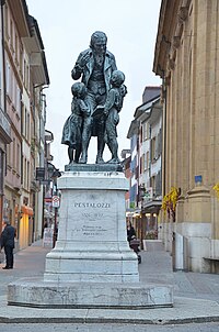 Statue en l'honneur de Johann Heinrich Pestalozzi à Yverdon-les-Bains