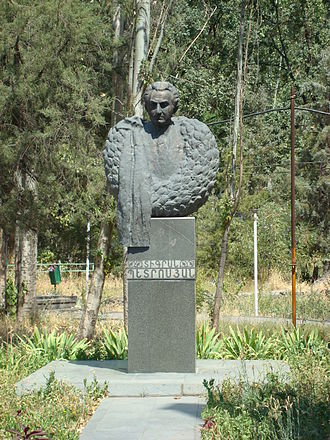 The statue of Tigran Petrosian at the chess house Statue Tigran Petrosian.JPG