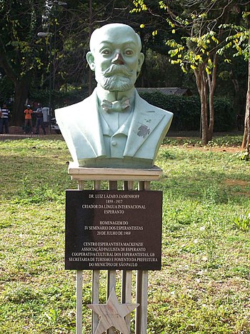 Statuo de Zamenhof en Praça da República, San Paŭlo, Brazilo