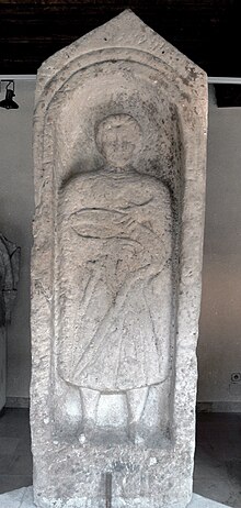 Fil:Stele_de_Francalmont,_dite_du_Faucheur_-_musée_Georges_Garret.jpg