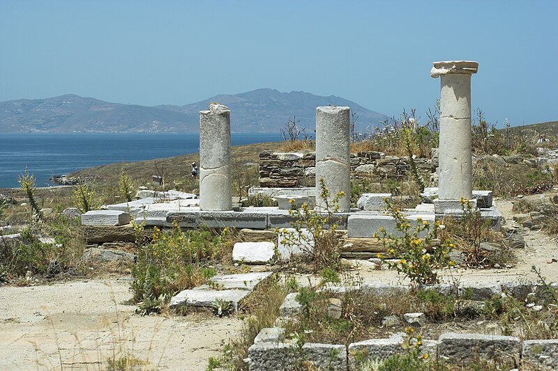 File:Temple Serapeion C Delos 102228.jpg