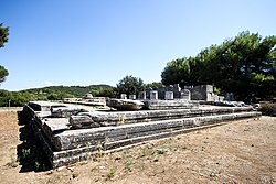 Nemesiksen temppelin rauniot.
