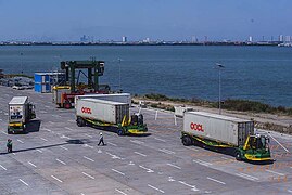 Aktivitas di dermaga Terminal Teluk Lamong.