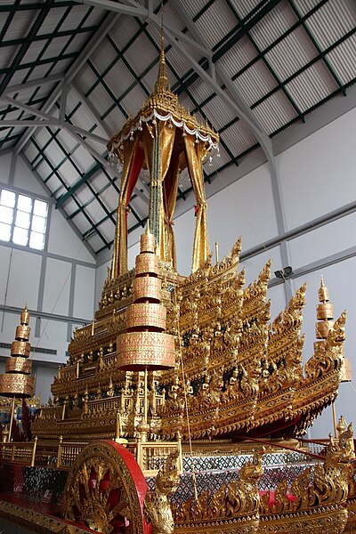 Fichier:Thai Royal Funeral Chariot (46425385571).jpg