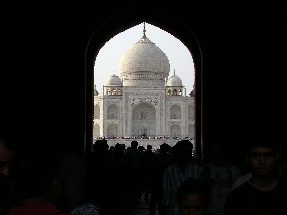 File:The Taj Mahal in white with black  - Wikimedia Commons