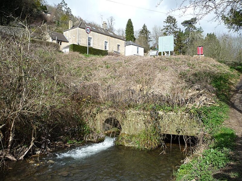 File:The Thames ^ Severn Canal, culverted - geograph.org.uk - 4894168.jpg