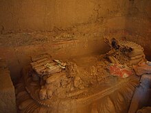 Tholing Monastery, damaged buddhist statues because of Cultural Revolution.jpg