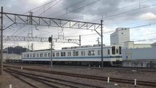Archivo: Tren local Tobu Kiryu Line-AkagiStn nov-19-2017.webm