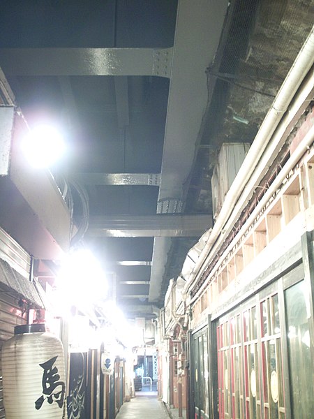 File:Tokaido Shinkansen under girder entertainment district in Yurakucho 02.jpg