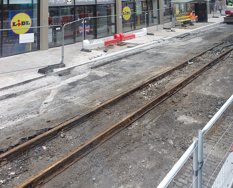 File:Tramlines on Lime Street 2021-2.jpg