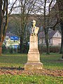 Slovenčina: w:Ľudovít Vladimír Rizner - busta, park gen. M. R. Štefánika, Trenčín sochár: J. Pospíšil