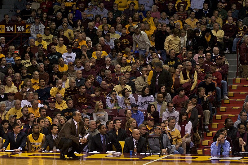 File:Tubby Smith and Minnesota bench in 2009.jpg