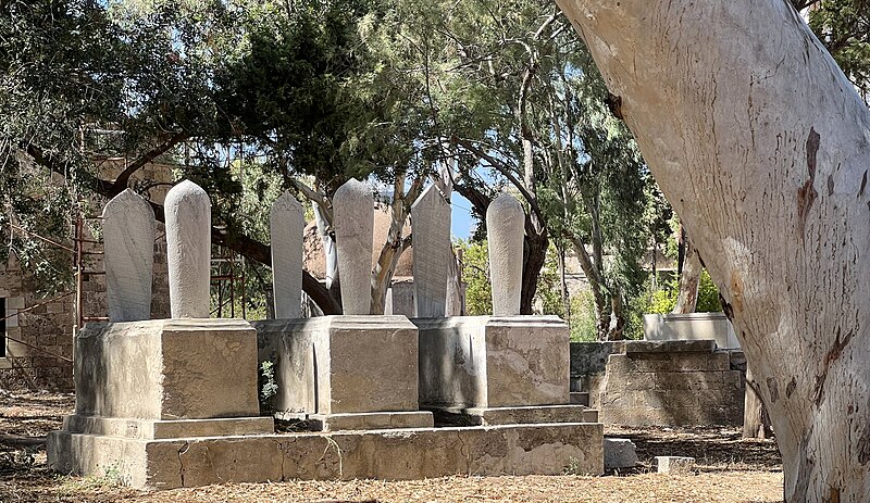 File:Turkish Graveyard in Rhodes 43.jpg