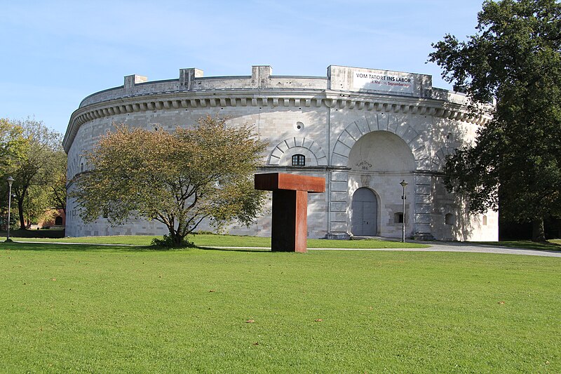 File:Turm Triva Ingolstadt.jpg