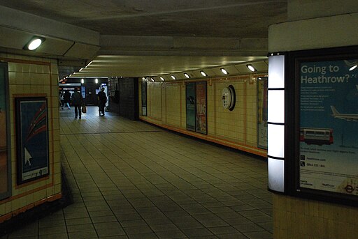 Turnpike Lane UndergrounD Station. (150813-182252)