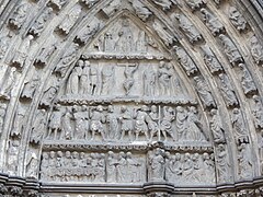 Tympanum på nordportalen, der fortæller om Kristi lidenskab.