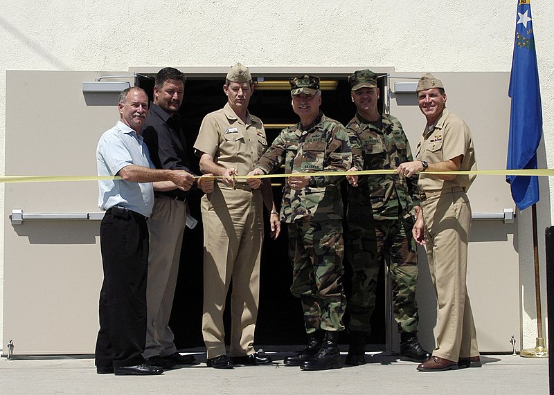 File:US Navy 070510-N-7575W-028 Dedication ceremony for building 267.jpg