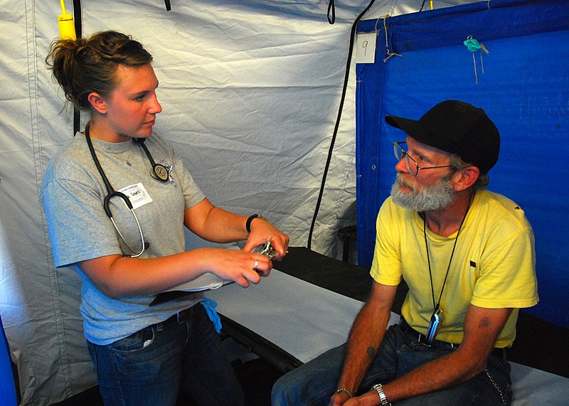 File:US Navy 090717-N-6326B-005 Staff members from Naval Medical Center, San Diego provide medical care to homeless veterans during the 22nd annual Homeless Veterans Stand Down.jpg