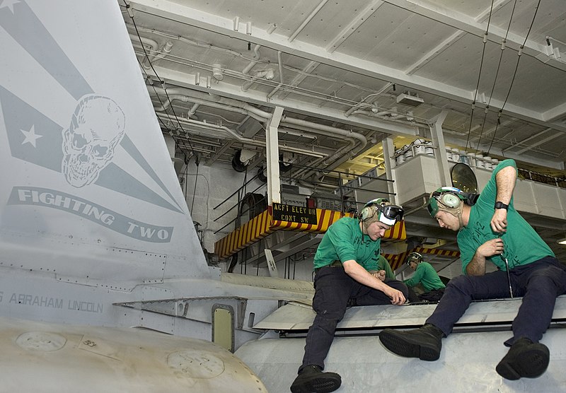 File:US Navy 120111-N-VO377-010 Sailors perform maintenance on an F-A-18F Super Hornet.jpg