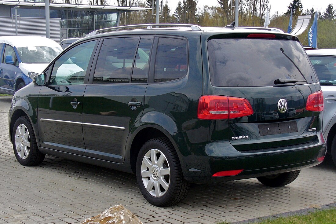 File:VW Touran Facelift II 2.0 TDI Highline Veneziengrün Heck.JPG