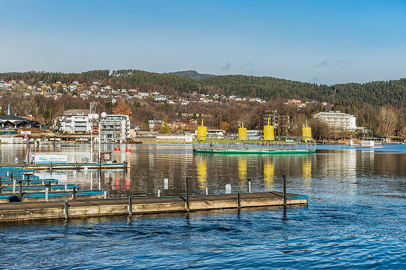 File:Velden Seecorso Wörther See-Bucht Adventkranz 23122023 0329.jpg