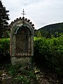 English: Wayside shrine in Velhartice, Klatovy District, Czech Republic Čeština: Kaplička ve Velharticích, okres Klatovy