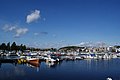 Le port. Au fond, des immeubles de Maljalahti et la tour de Puijo.