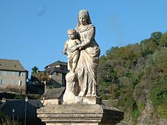 Statue de la Vierge et de l'Enfant.