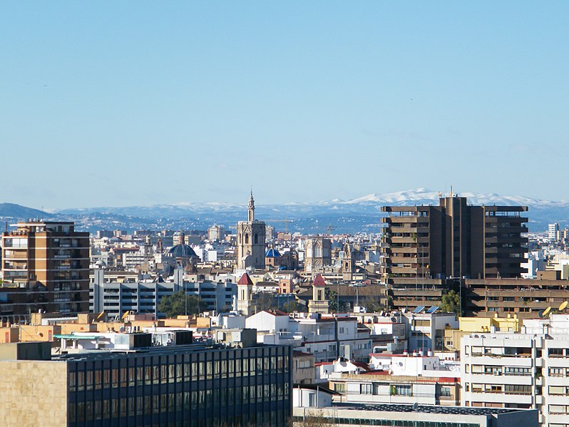 File:Vista de Valencia desde la calle Gascó Oliag, 6, de Valencia 04.jpg