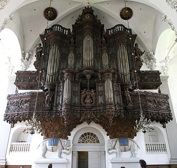 File:Vor Frelsers Kirke Copenhagen organ.jpg