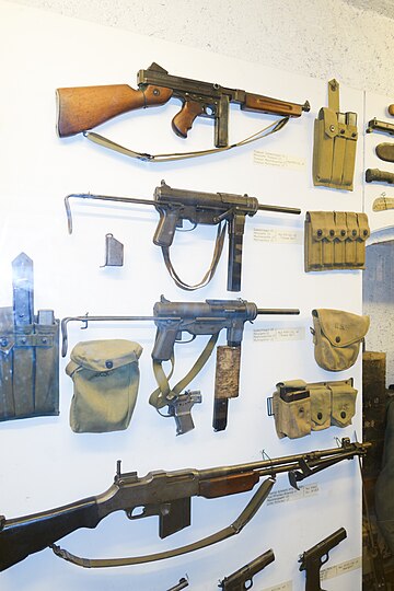 File:WWII machine guns (32463862912).jpg