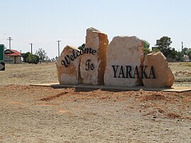 Добре дошли в Yaraka sign.jpg