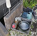 住宅街に自噴する地下水（静岡市葵区瀬名川）