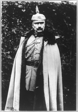кайзер Вилхелм II на фронта във военно облекло по време на Първата световна война 1914 г.