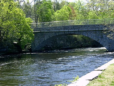 leftThe Garden on the Bridge