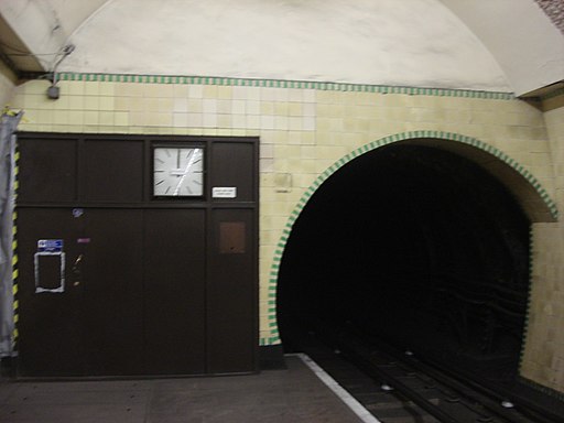 Wood Green tube station 011