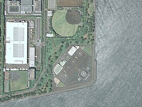 横浜へリポートの航空写真 国土交通省 国土地理院 地図・空中写真閲覧サービスの空中写真を基に作成