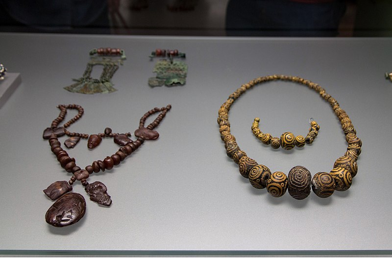 File:Zagreb-Archeological museum-Garlands-20140524.jpg
