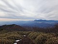 釈迦ヶ岳から富士山と日光連山を望む