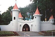 Entrance to Enchanted Forest Amusement Park in 1987. 000enchantedofrest00.jpg