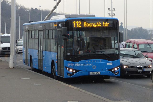 112-es busz az Erzsébet hídon