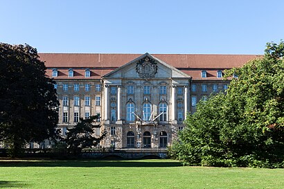 So kommt man zu Kammergericht mit den Öffentlichen - Mehr zum Ort Hier