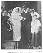 1902-01-31, Vida Galante, Matrimonio aristocrático, Los desposados al salir de la iglesia, Amador.jpg