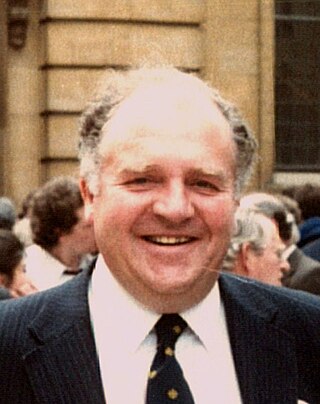 <span class="mw-page-title-main">Richard Francis (broadcaster)</span> British broadcaster and public servant