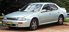 1993-1995 Nissan Bluebird (U13) SSS sedan 02.jpg