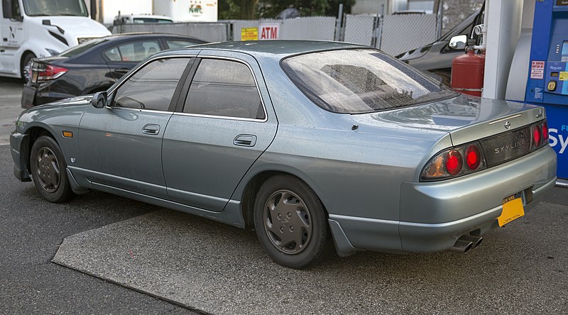 File:1994 Nissan Skyline GTS 4-dr sedan, rear left (Jamaica).jpg