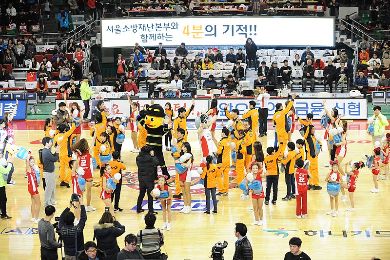 File:20141214서울소방 SK나이츠 경기 심폐소생술(CPR)플래시몹51.jpg