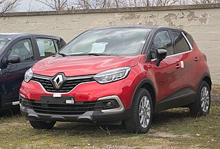 2017 Renault Captur front tq (red phase II) crop