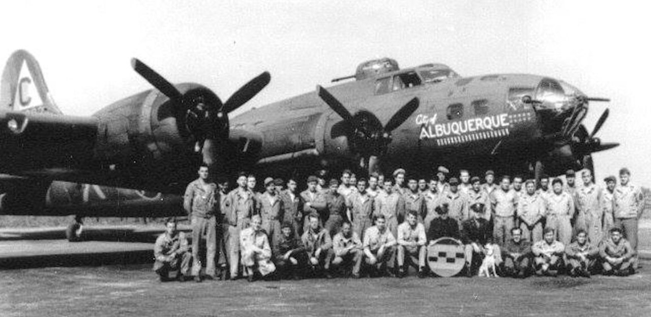 Разведывательная эскадрилья. 303-Я эскадрилья. B-17 Pearl Harbor. 381-Я разведывательная эскадрилья. B-17 303 бомбардировочной группы США.