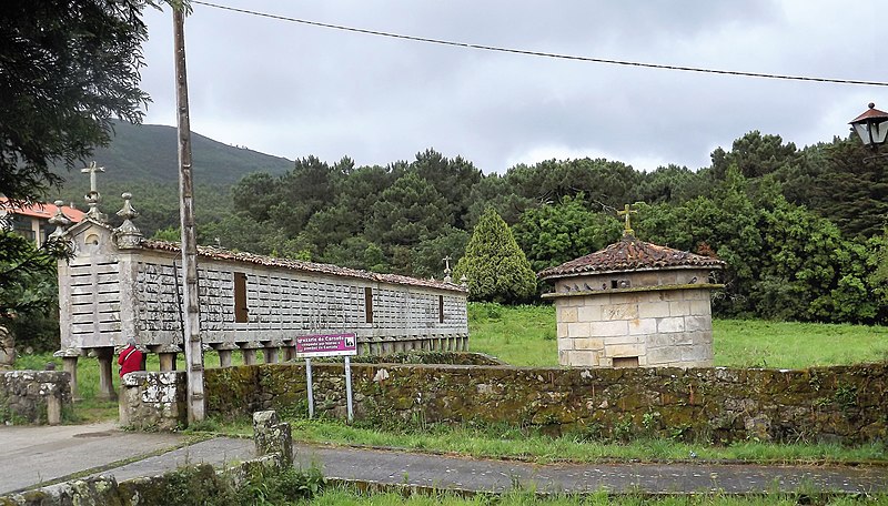 File:388. Carnota. The longest horreo.jpg